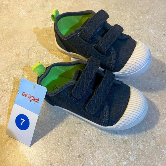 Cat & Jack Kids Black Sneakers - Picture 5 of 5